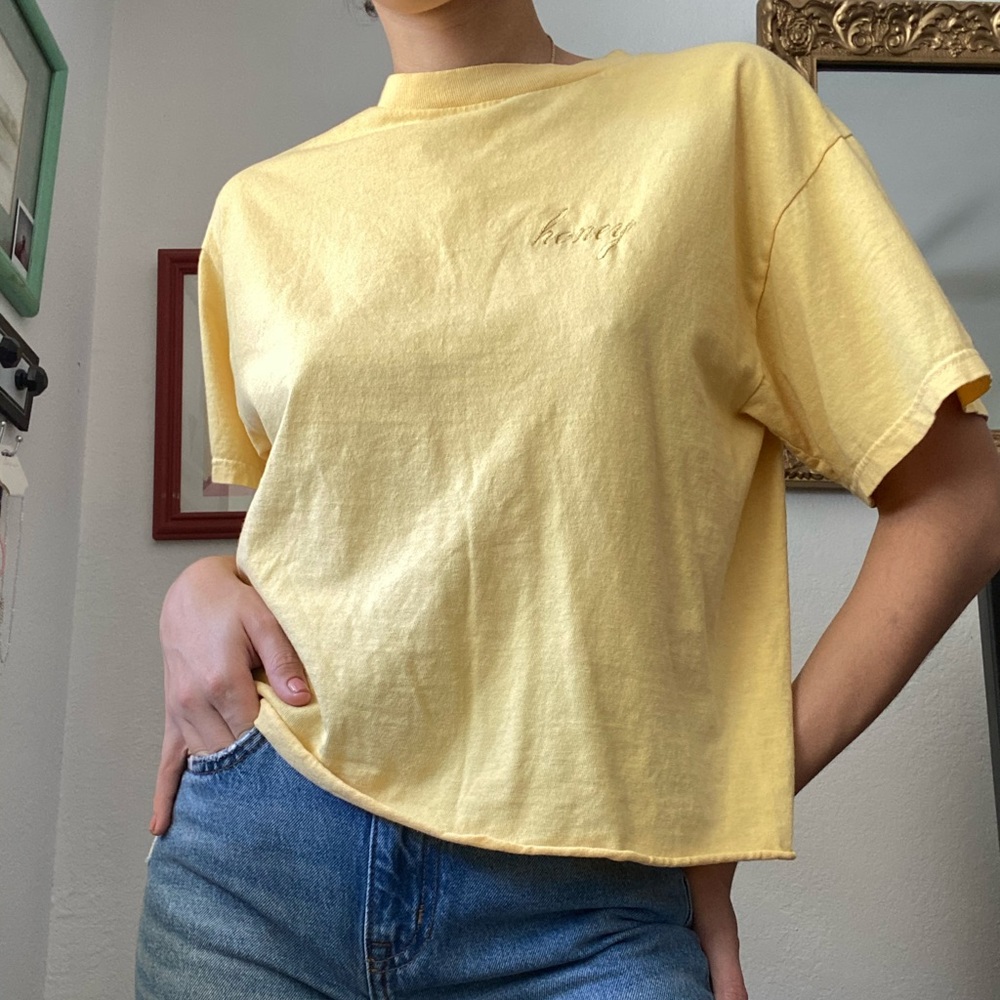 BRANDY MELVILLE | Honey T-shirt 🦋